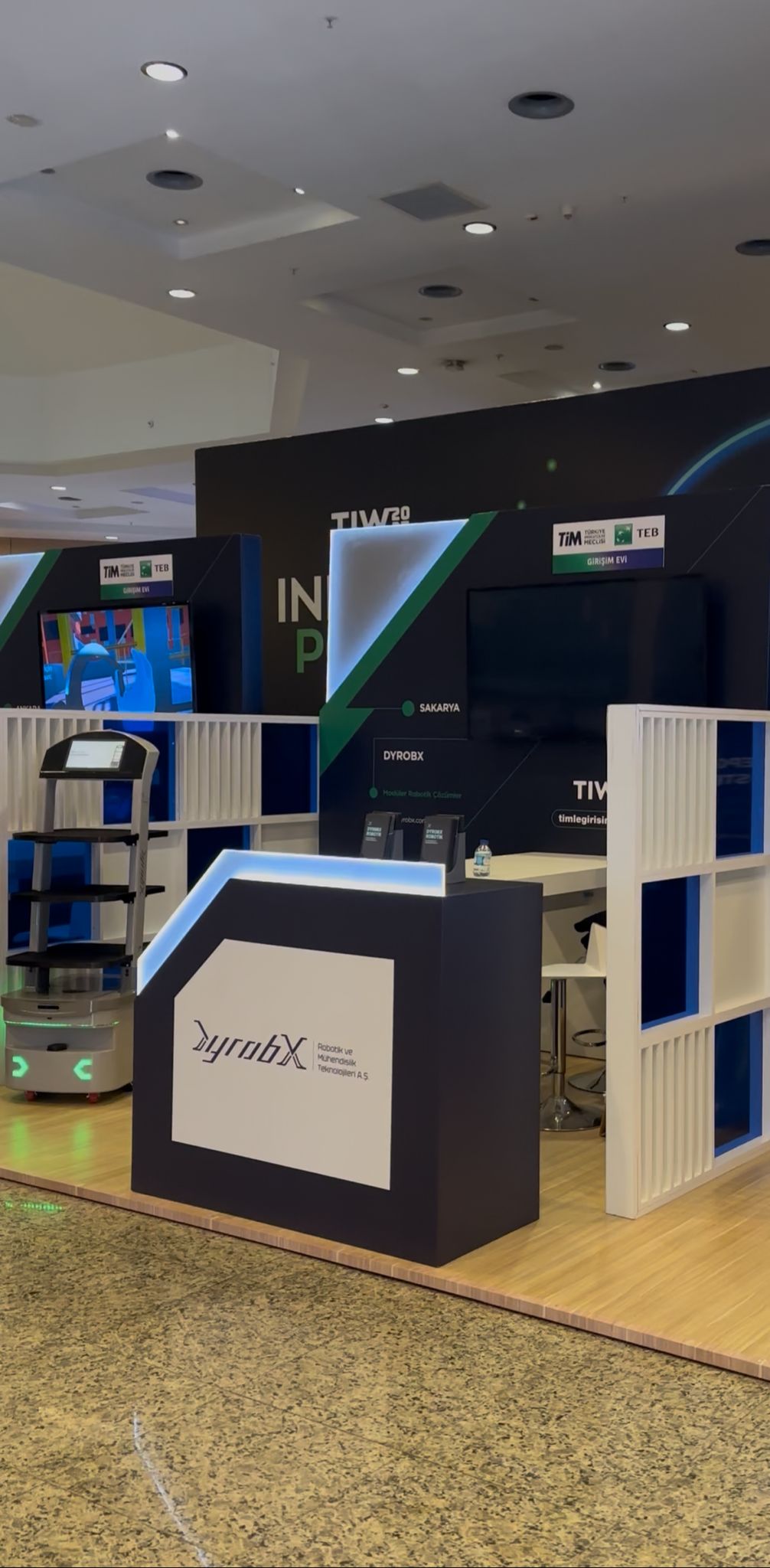 DYROBX otonom hizmet robotu, TİM-TEB Girişim Evleri standında.